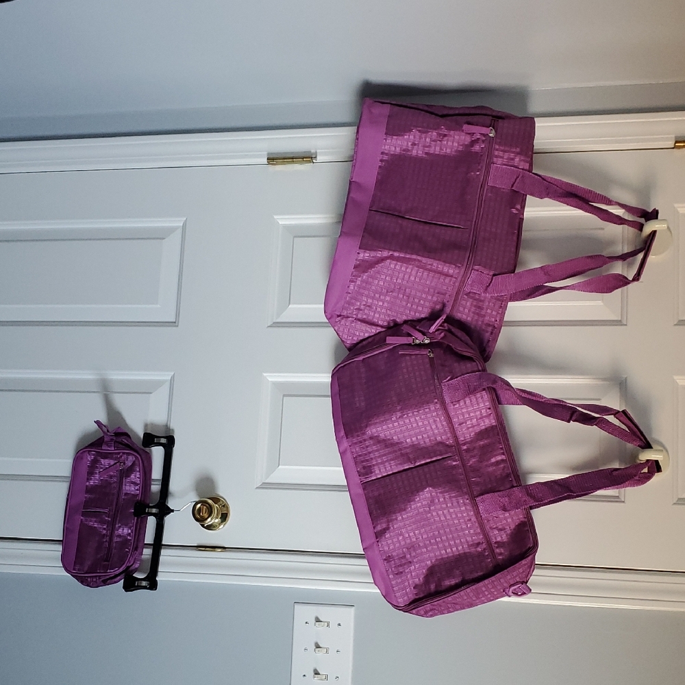 Source Unknown Purple Travel Bag Set